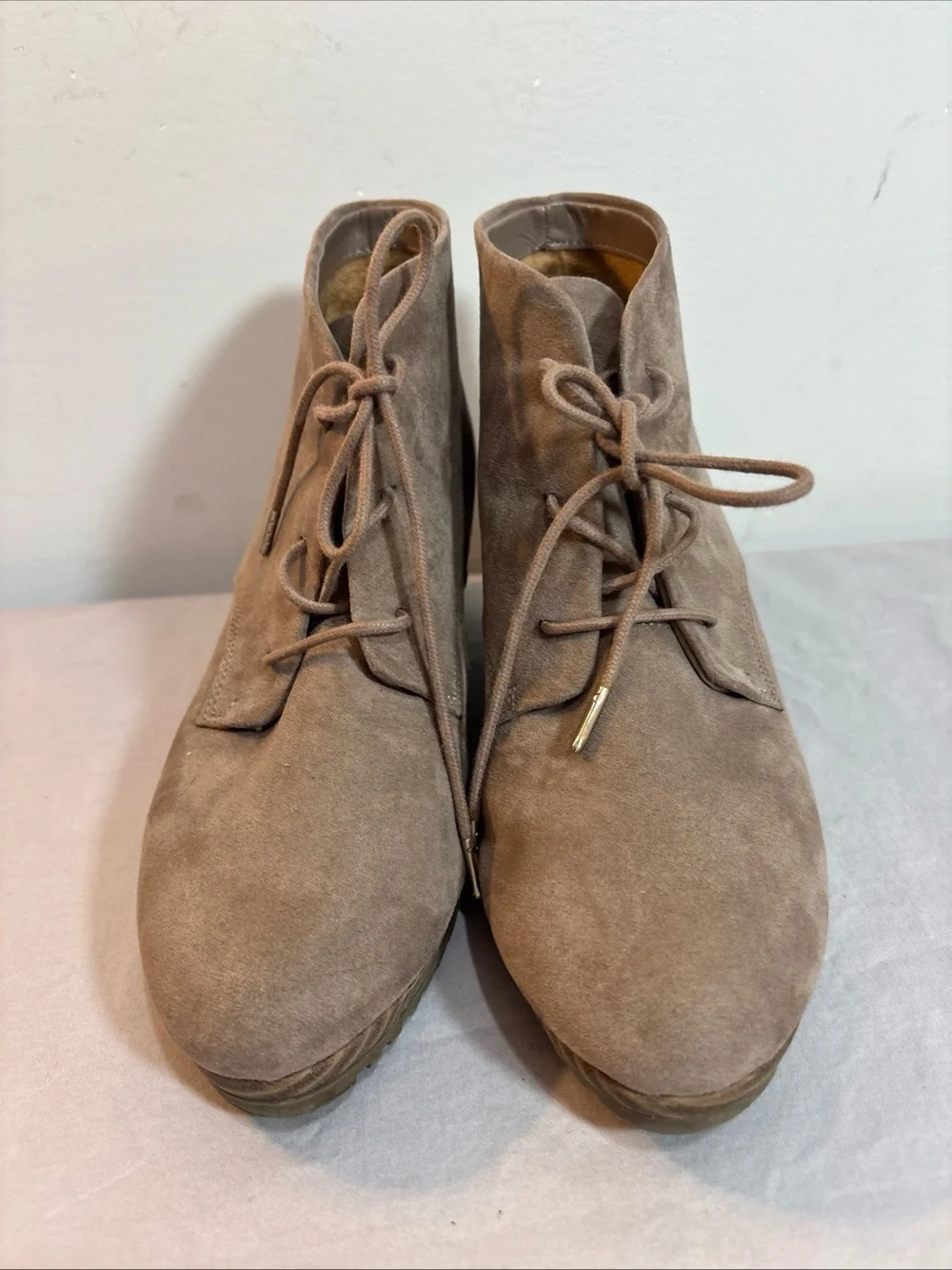 Dr Scholls Be Energized beige suede booties. Size 8M